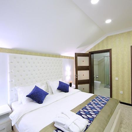 Premier Hotel Bishkek Esterno foto