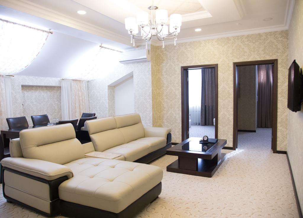 Premier Hotel Bishkek Esterno foto