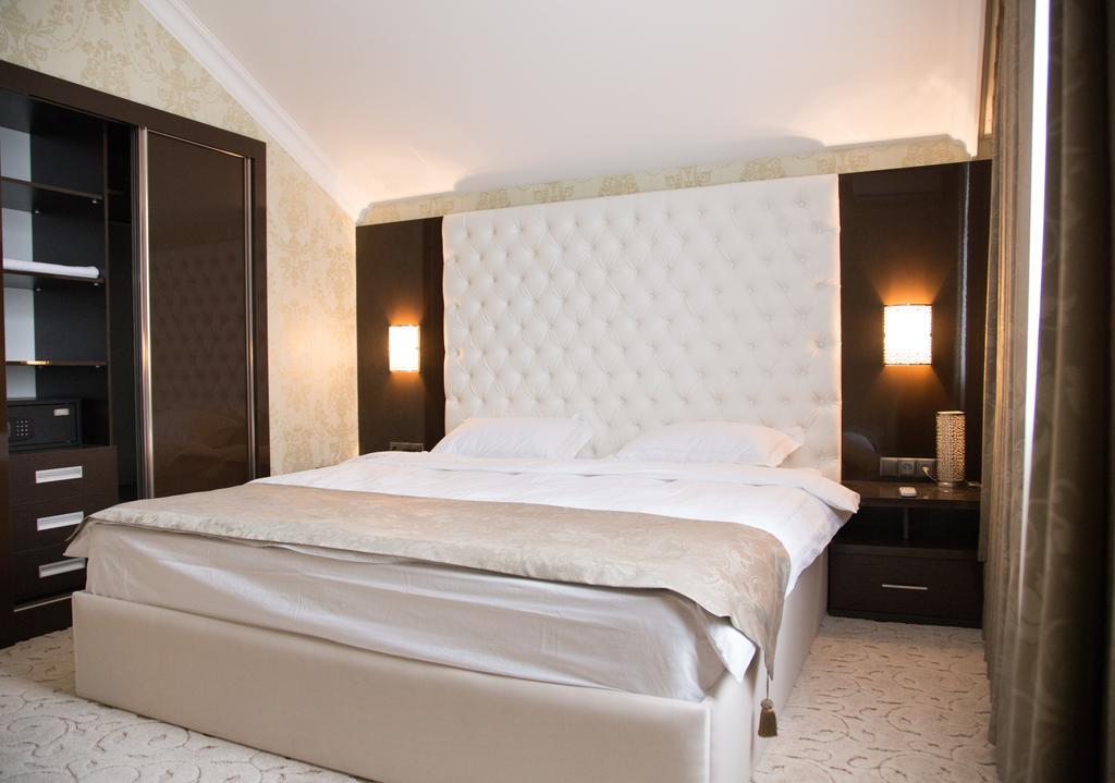 Premier Hotel Bishkek Esterno foto