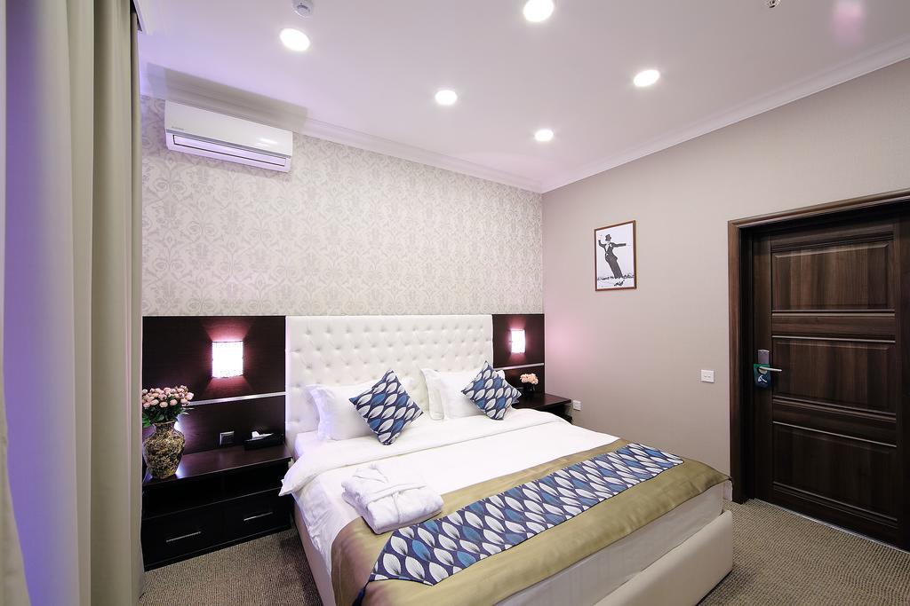 Premier Hotel Bishkek Esterno foto