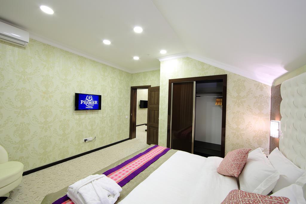 Premier Hotel Bishkek Esterno foto
