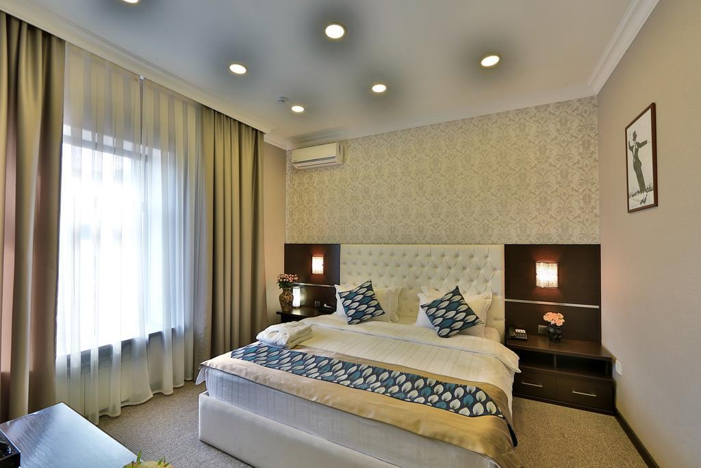Premier Hotel Bishkek Esterno foto