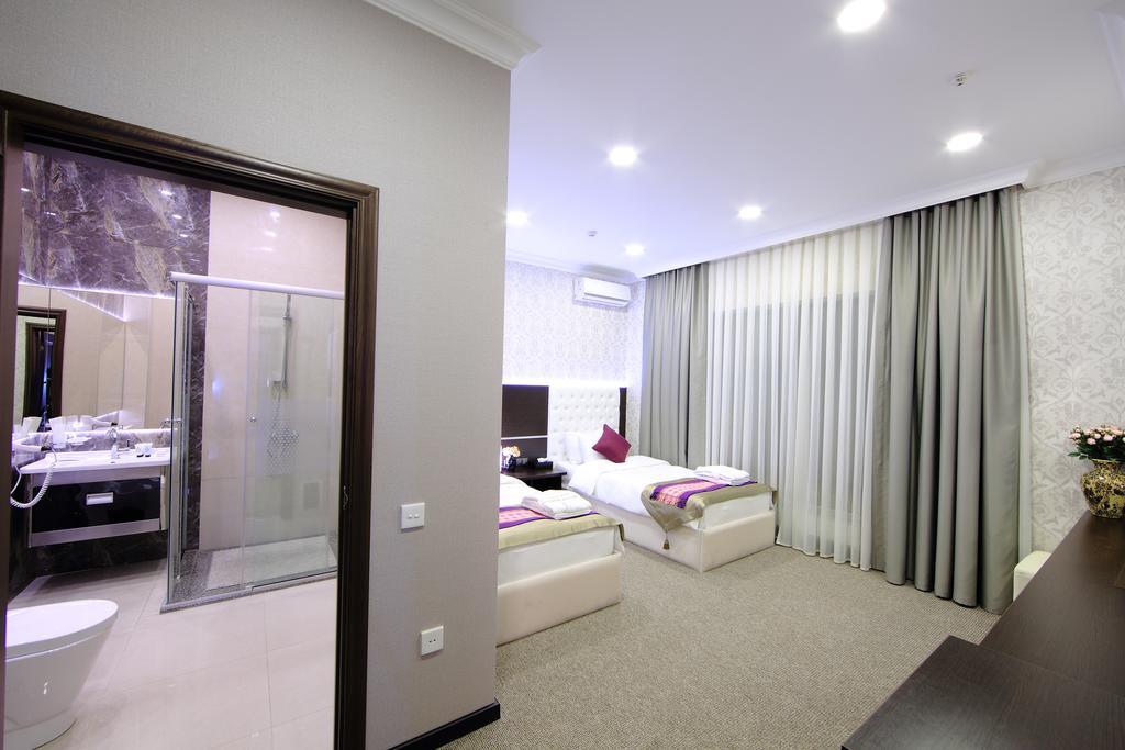 Premier Hotel Bishkek Esterno foto