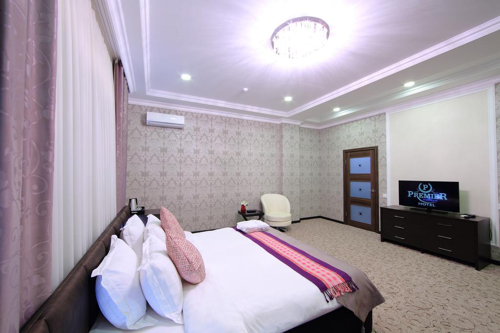 Premier Hotel Bishkek Esterno foto