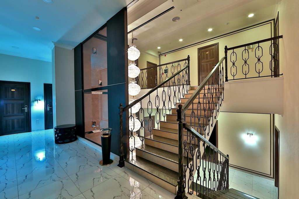 Premier Hotel Bishkek Esterno foto