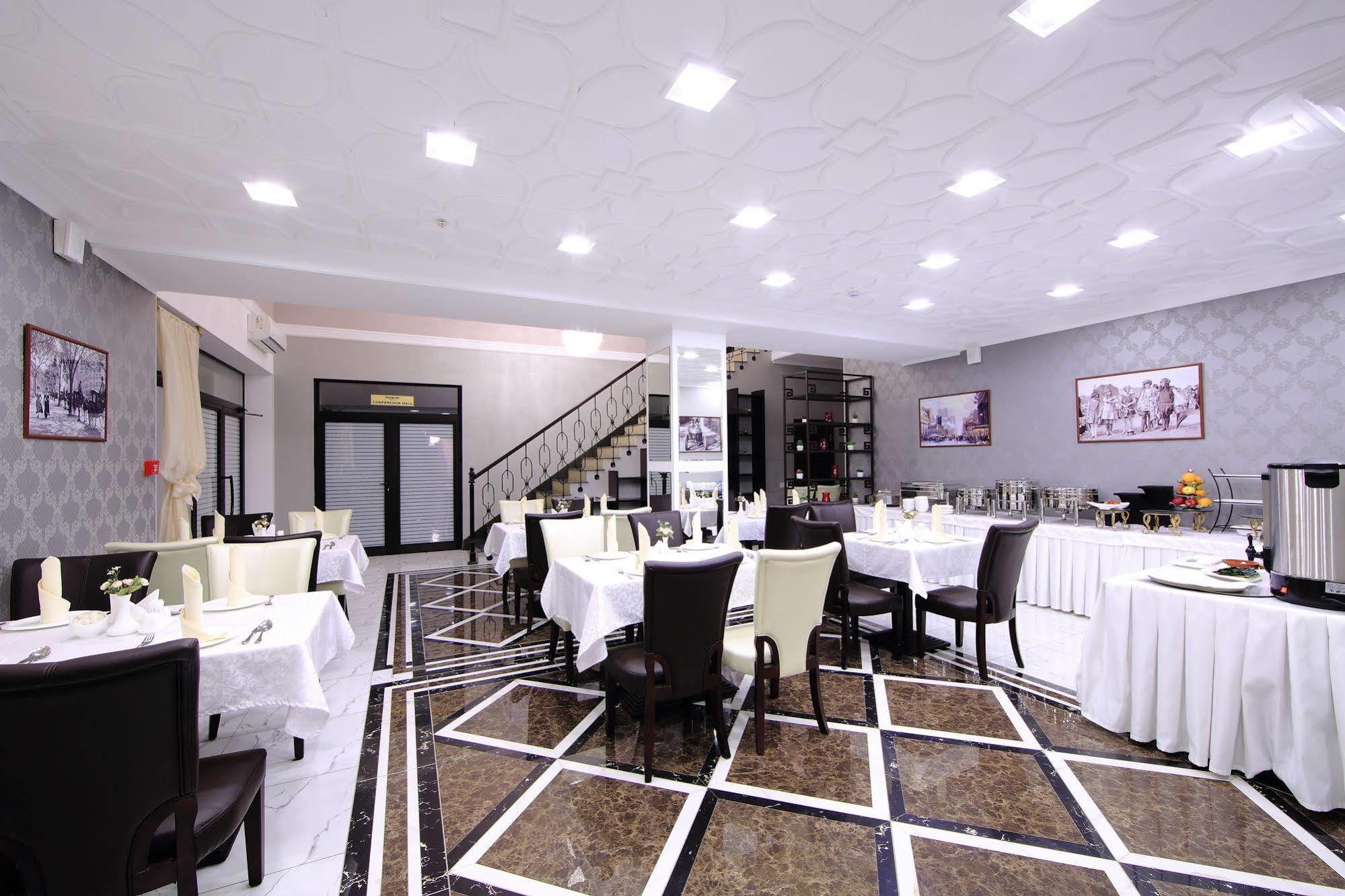 Premier Hotel Bishkek Esterno foto