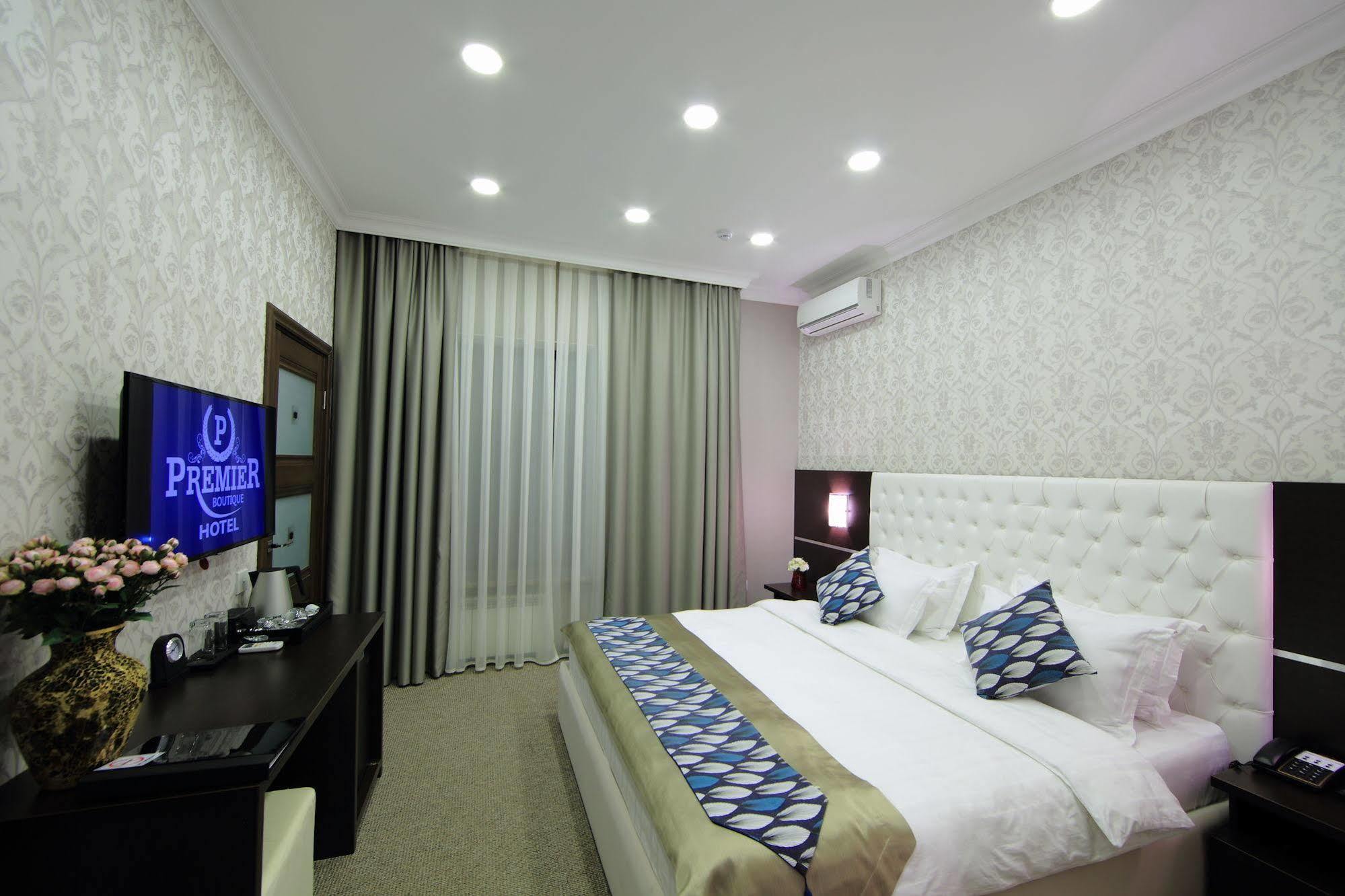 Premier Hotel Bishkek Esterno foto